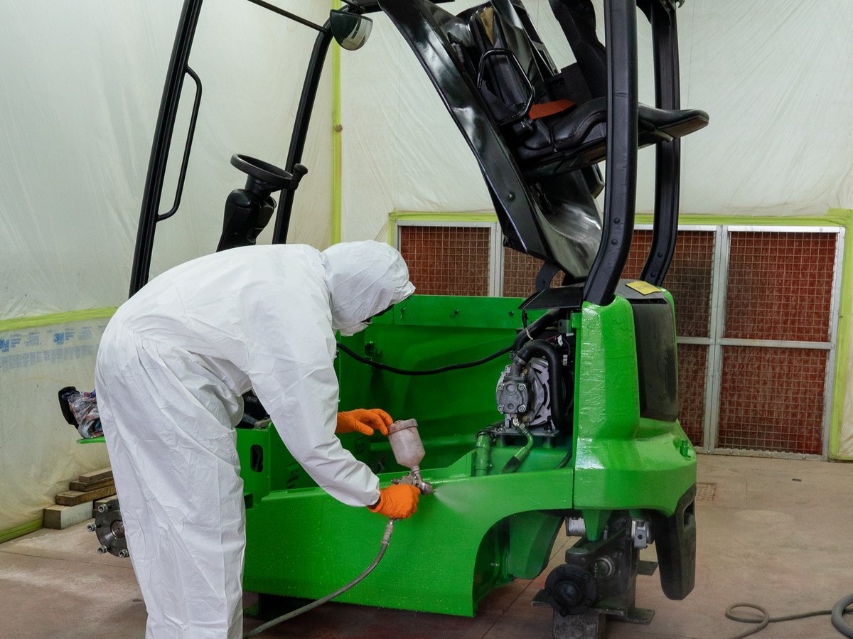 Carrello elevatore revisionato pronto per la consegna a un'azienda di Bari